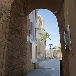 Arco Junto A La Catedral De Apartamento Cádis