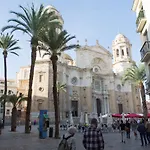 Arco Junto A La Catedral De Apartamento