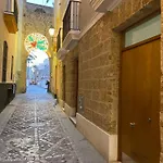 Arco Junto A La Catedral De Cádis