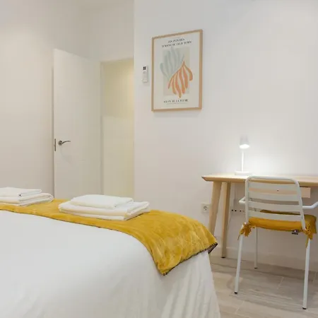 Arco Junto A La Catedral De *