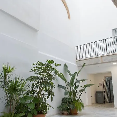 Arco Junto A La Catedral De