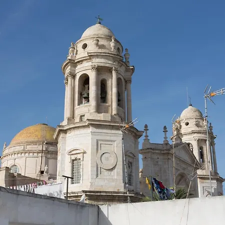 Arco Junto A La Catedral De *