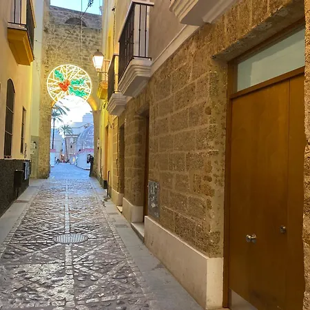 Arco Junto A La Catedral De Cadiz
