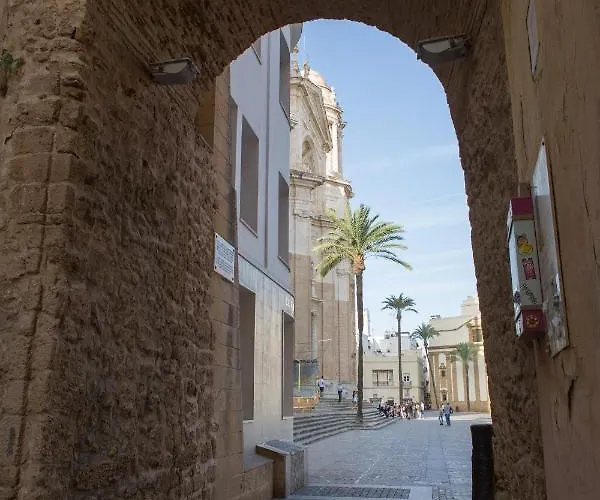 Arco Junto A La Catedral De Apartment Cadiz