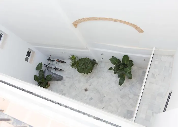 Arco Junto A La Catedral De * Cadix