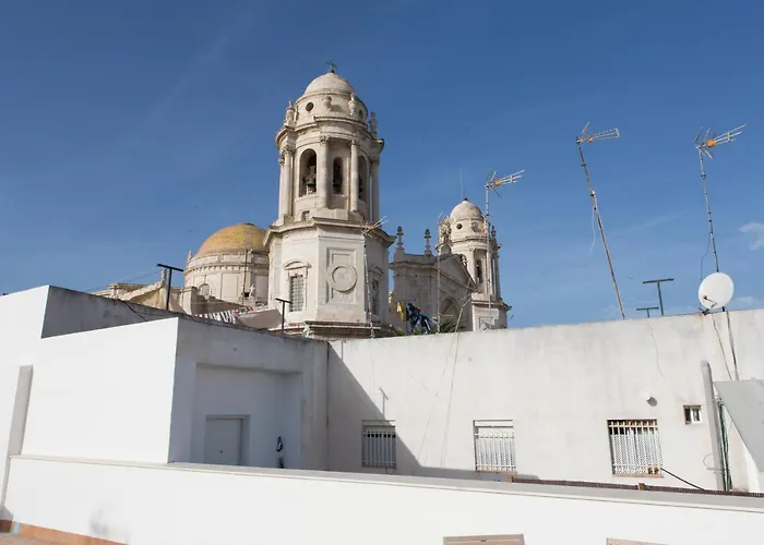 Arco Junto A La Catedral De