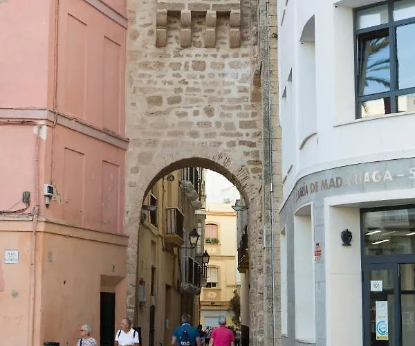 Arco Junto A La Catedral De Apartment