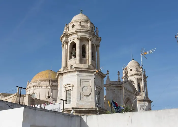 Arco Junto A La Catedral De *