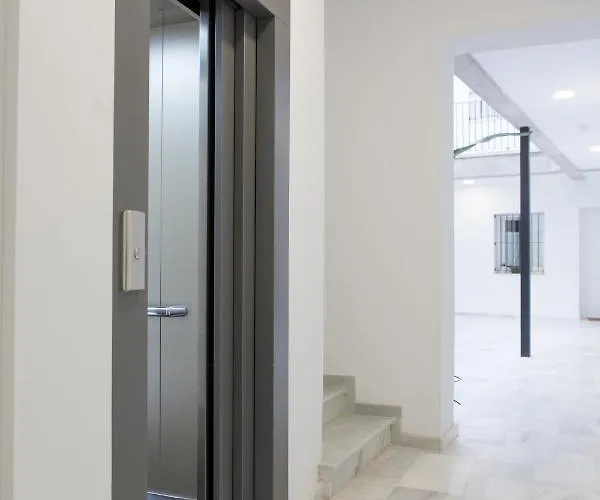 Arco Junto A La Catedral De * Cadiz