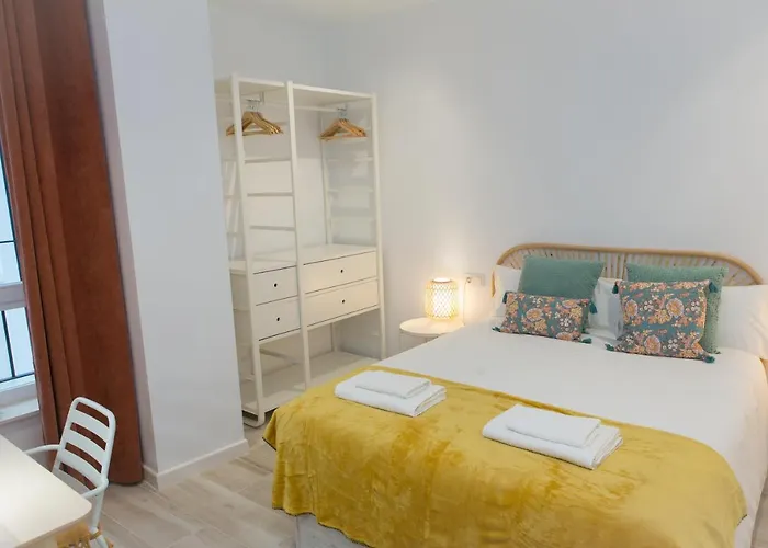 Arco Junto A La Catedral De *