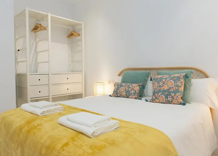 Arco Junto A La Catedral De Lejlighed *