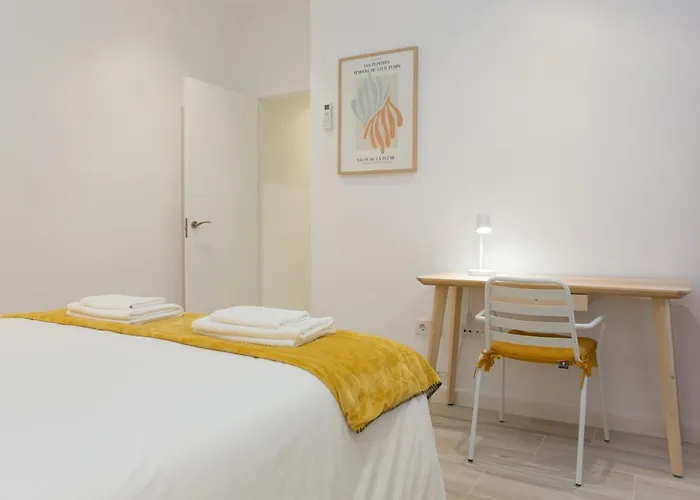 Arco Junto A La Catedral De *