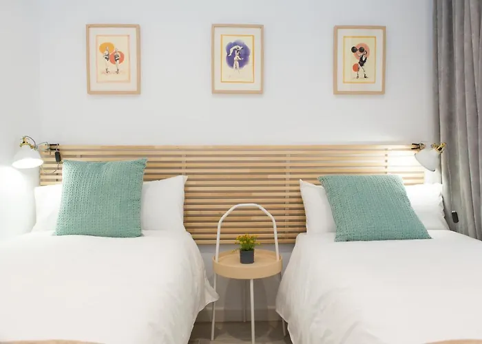 Arco Junto A La Catedral De *