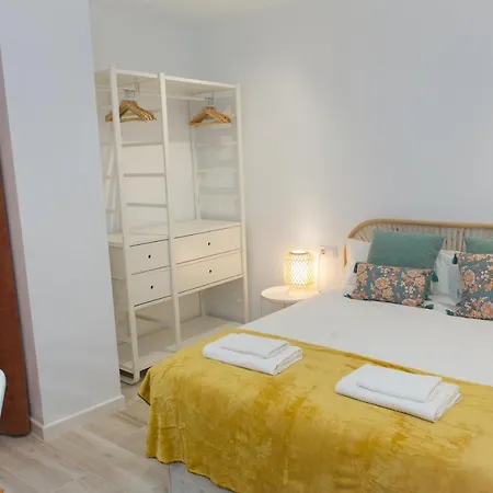 Arco Junto A La Catedral De *