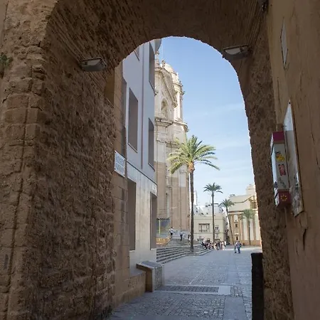 Arco Junto A La Catedral De 公寓 加的斯