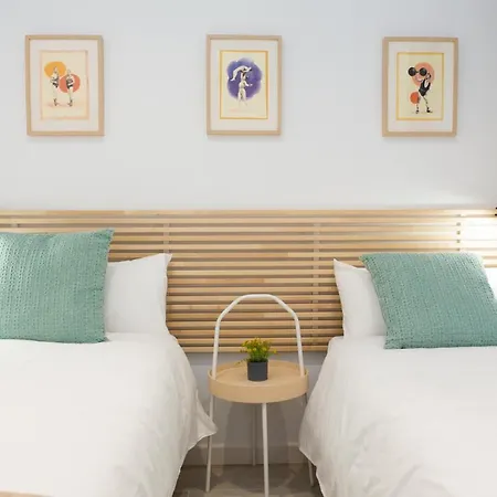 Arco Junto A La Catedral De *