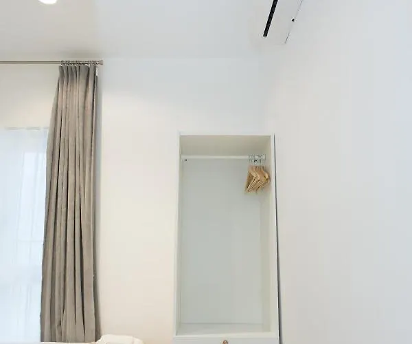 Arco Junto A La Catedral De *